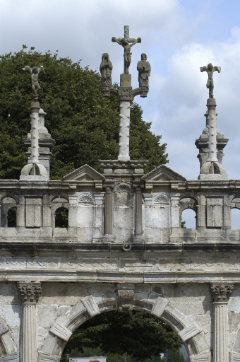 Calvaire, enclos de l'église (Sizun)