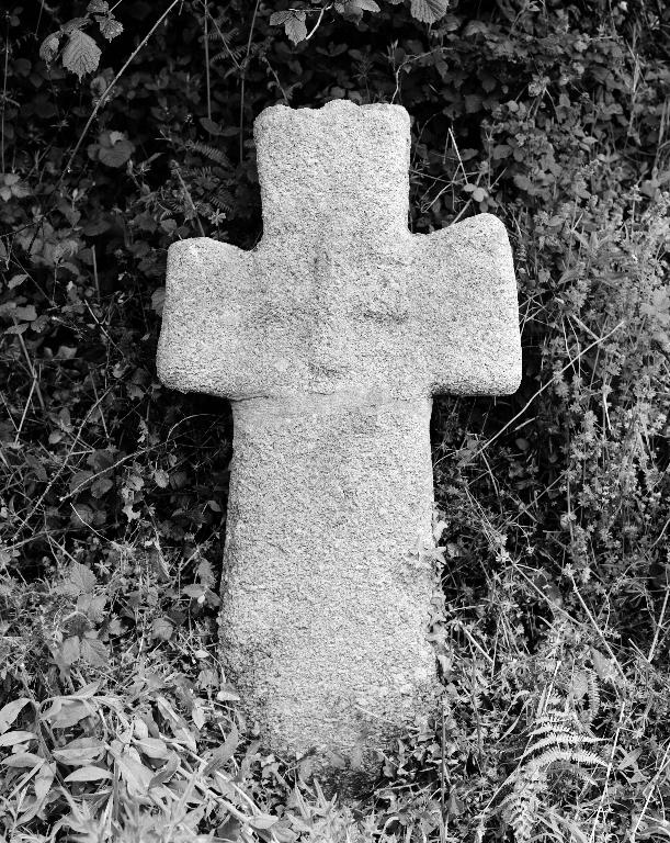Croix de chemin, au nord-ouest de Pont Kerruz (Plounévez-Lochrist)
