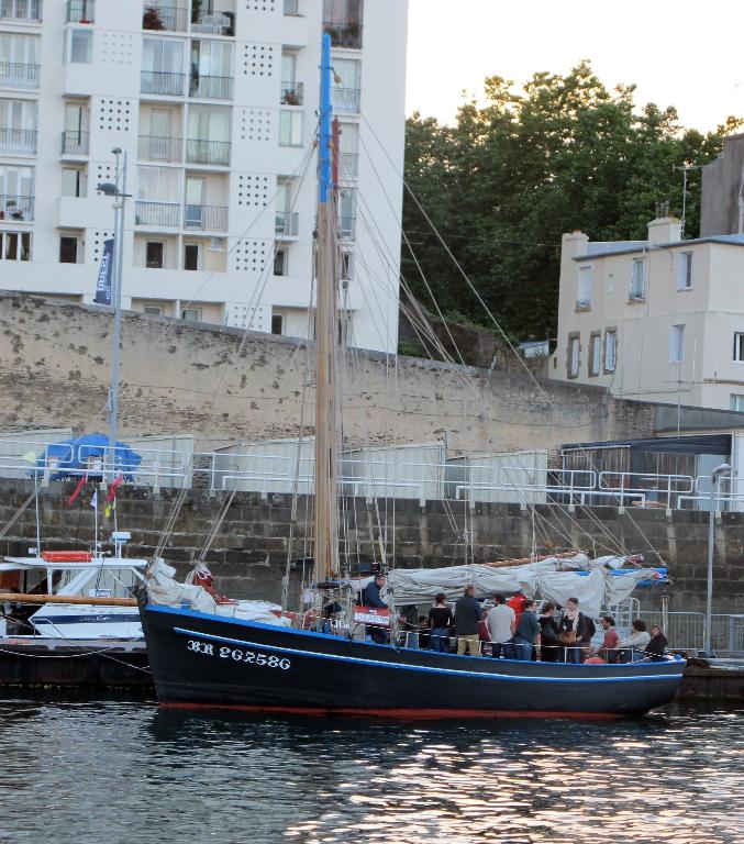 Bateau de pêche dit Loch Monna