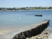 Quai ; jetée de l'île Loaven (Plougrescant)