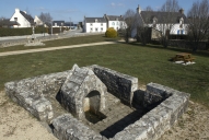Fontaine de dévotion Notre-Dame, rue du Pontoir (Plouhinec-56)