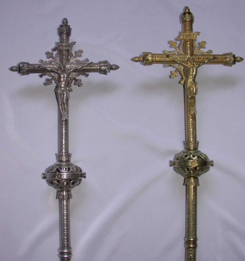 Paire de croix de procession dites croix de communiants