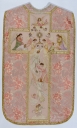 Ornement rose : chasuble, bourse de corporal, étole, manipule, voile de calice