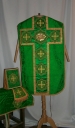 Ornement vert 2 : chasuble, bourse de corporal, voile de calice, étole