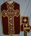 Ornement rouge 2 : chasuble, bourse de corporal, manipule, voile de calice
