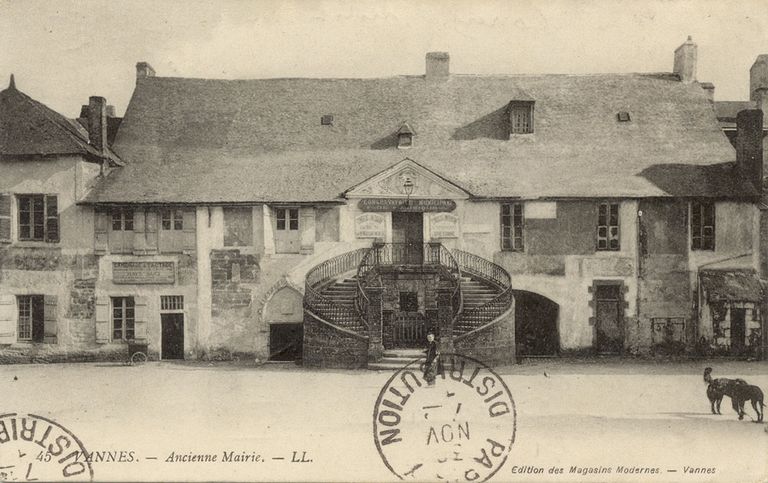Maison commune, Place Lucien Laroche (Vannes)