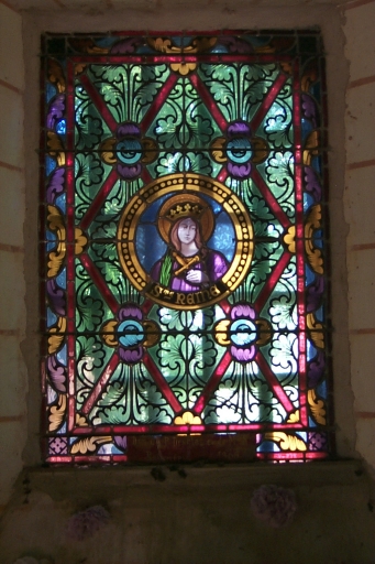 Ensemble des verrières du chevet : sainte Reine, saint Joseph et l'Enfant, la Chapelle des Domaines (Maure-de-Bretagne fusionnée en Val d'Anast en 2017)