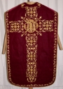 Ornement rouge 1 : chasuble, bourse de corporal, étole, manipule, voile de calice