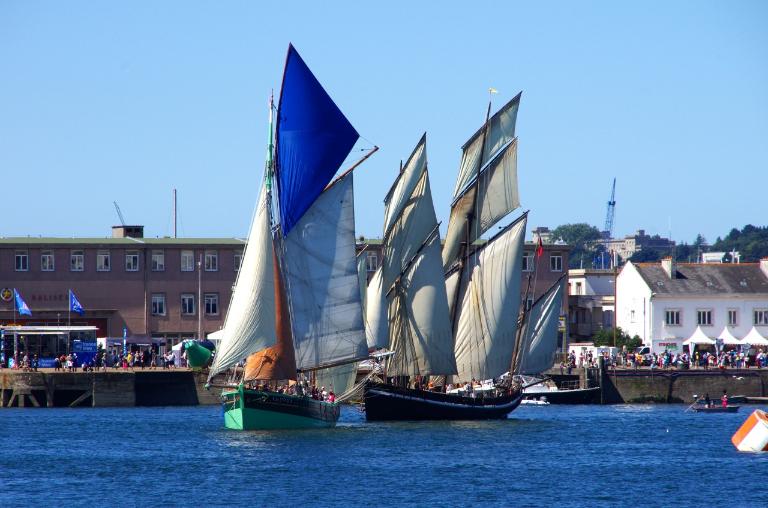 Bateau de pêche dit La Nébuleuse