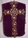 Ornement violet : chasuble, étole