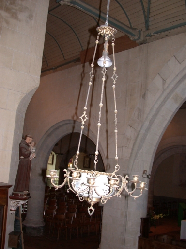 Lustre d'église de la chapelle sud