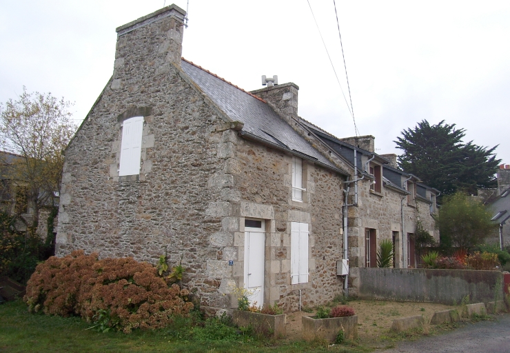Maisons, alignement de trois logis, 5, 5 bis, 7 rue de la Ville-ès-Macons (Saint-Jacut-de-la-Mer)