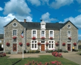 Mairie et écoles sur la commune de Ercé-près-Liffré