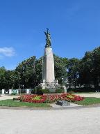 Monument aux morts de la guerre 1914-1918, Saint-Tropez ; rue Jehan de Bazvalan ; rue Alexandre Le Pontois (Vannes)
