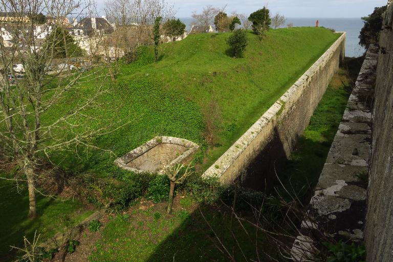 Courtine 18, enceinte urbaine (Le Palais)