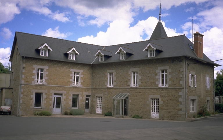 Laiterie industrielle dite beurrière du Pont, puis laiterie du Mont-Saint-Michel, le Pont (Saint-Brice-en-Coglès fusionnée en Maen Roch en 2017)