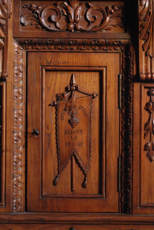 Ensemble de l'autel du Sacré Coeur : autel, tabernacle, gradin d'autel, degré d'autel