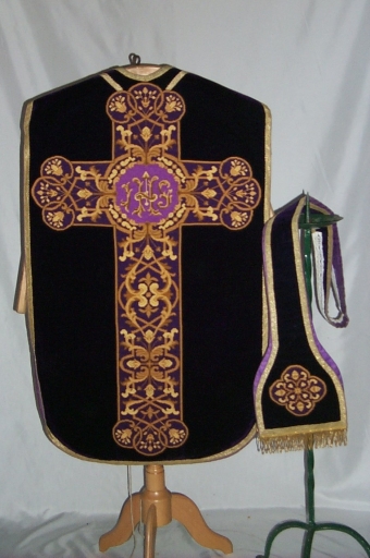 Ornement violet 5 : chasuble, étole