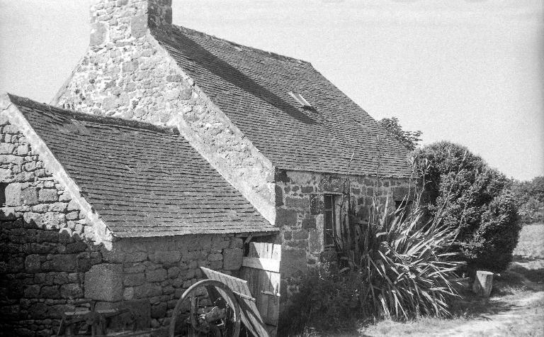 Les maisons et les fermes sur la commune de Plounévez-Lochrist