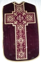 Ornement rouge 1 : chasuble, manipule, étole et bourse de corporal