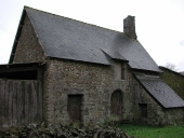 Ancienne ferme, la Frélonnière (Bonnemain)