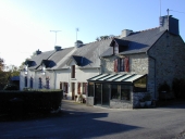 Alignement de logis, 1 rue du Grippay (Sixt-sur-Aff)