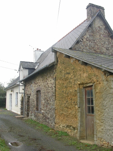 Alignement de deux maisons, la Lande (Chelun)