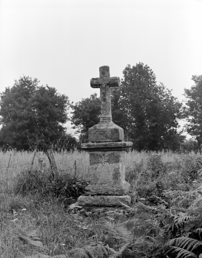 Croix monumentale, Kerlabourat (Kerpert)