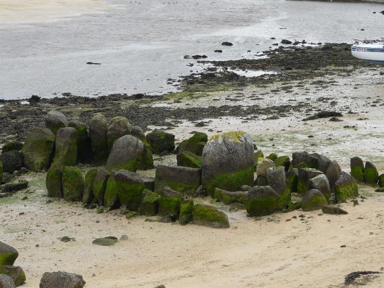 Allée couverte de Guinirvit, baie du Kernic (Plouescat)