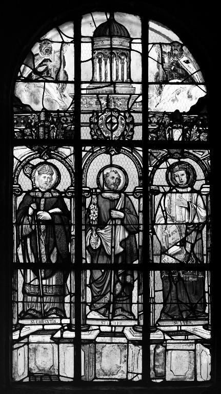Ensemble des deux verrières à personnages de la baie 3 : Saint Corentin, Saint Joseph, Saint Yves, et de la baie 4 : Saint Louis, Saint Jean, Saint Paul-Aurélien, église Saint-Hervé (Lanhouarneau)