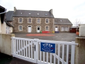 Ancienne école communale des Filles de Plounez, actuellement école Diwan, Plounez (Paimpol)