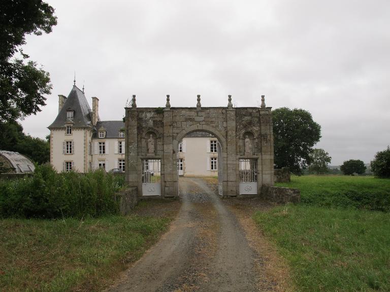 Portail du manoir de la Villemeneuc (Saint-Lormel)