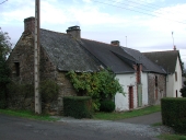 Alignement de maisons, la Pichardais (La Chapelle-de-Brain)