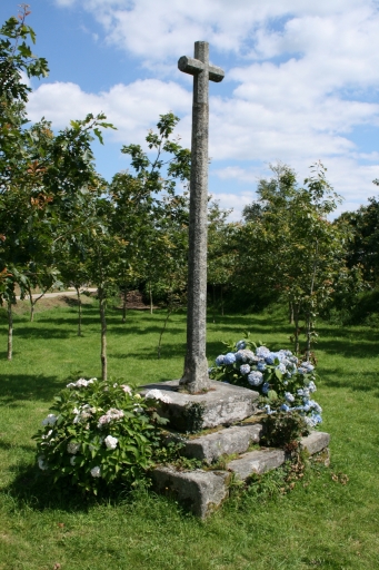 Croix monumentale dite Croas Hir (La Feuillée)