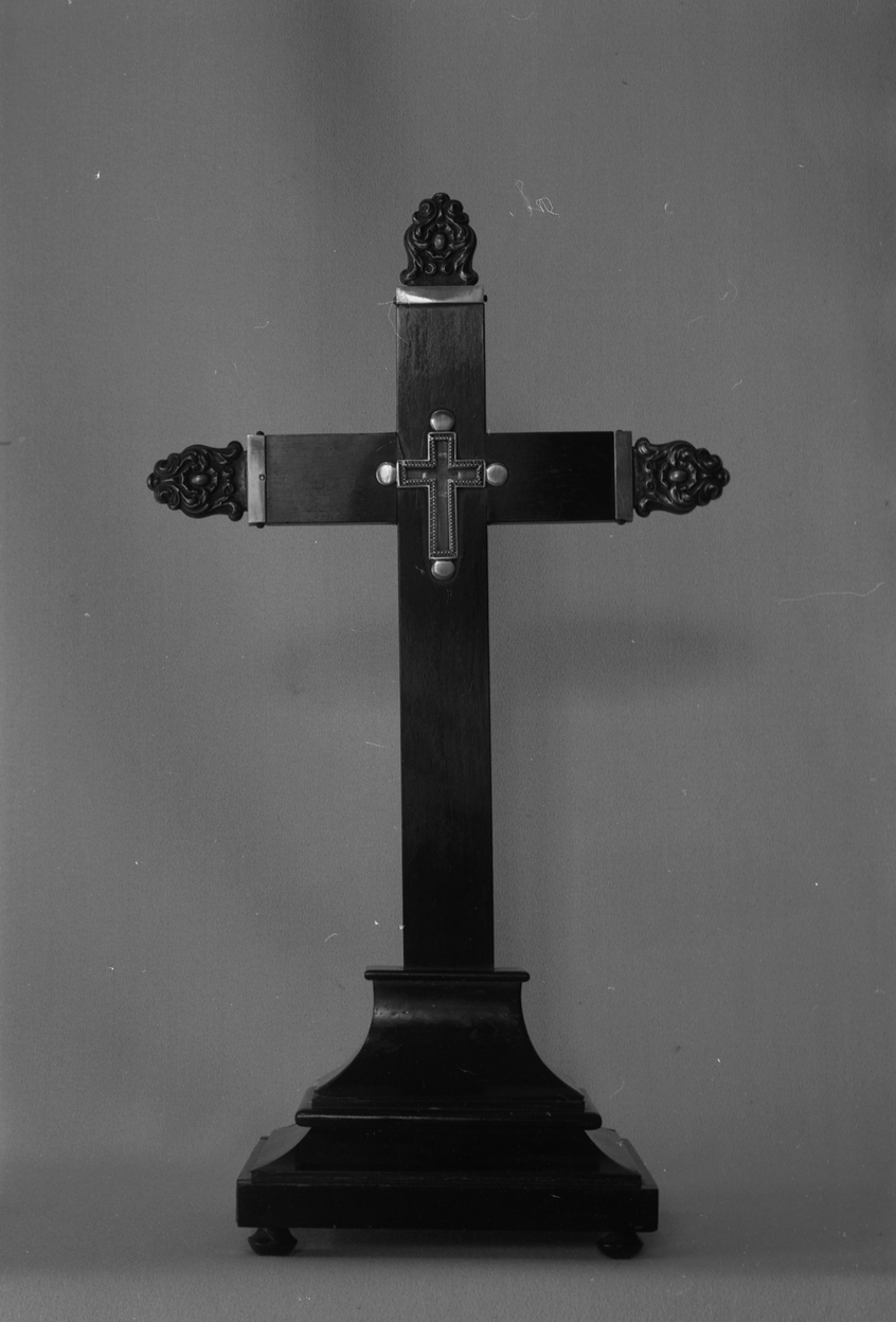 Croix-reliquaire, église paroissiale Saint-Guérec (Cléguérec)