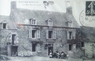 Ferme, puis café, actuellement mairie, 1 rue du Commandant Lecossois (Baguer-Morvan)