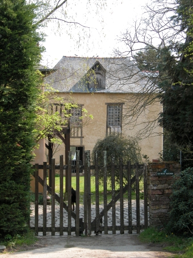 Demeure, puis ferme, actuellement maison, le Petit Rocher (Pacé)
