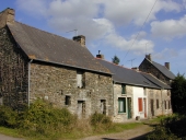 Alignement de logis, le Sévéroué (Saint-Just)