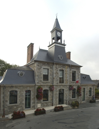 Mairie, école et tribunal, place de la Mairie (Saint-Aubin-d'Aubigné)