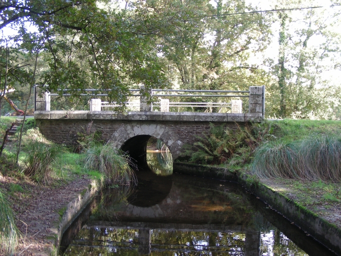 Pont-lavoir dit Pont Neüé, Kermoro (Landévant)