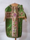 Ornement vert 1 : chasuble, manipule, bourse de corporal, voile de calice (Campel fusionnée en Val d'Anast en 2017)