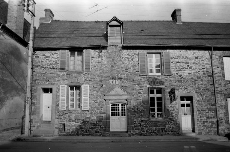 Maison, Place de l'Eglise (Coësmes)