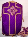 Ornement violet 2 : chasuble, étole, manipule, bourse de corporal (Maure-de-Bretagne fusionnée en Val d'Anast en 2017)