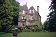 Usine de chaussures de la Longueraie, actuellement maison, place de la Longueraie (Vitré)
