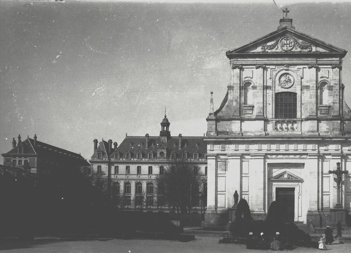 Chapelle Saint-Yves, place Maurice Marchais (Vannes)