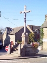 Croix monumentale, rue de l'Eglise (Roz-Landrieux)
