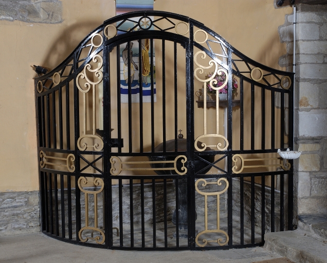 Clôture des fonts baptismaux