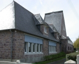 Les mairies, les foyers, postes, groupes scolaires et établissements administratifs sur la commune d'Etables-sur-Mer (fusionnée en Binic-Etables-sur-Mer en 2016)