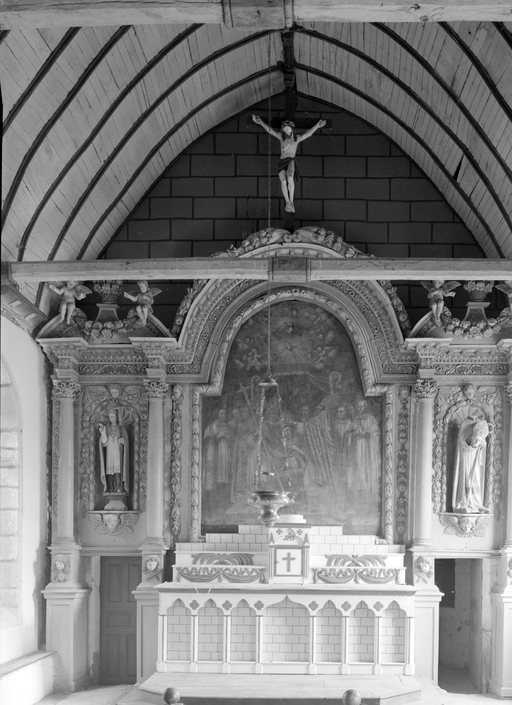 Autel, retable, tabernacle, gradins d'autel (2), (maître-autel, autel tombeau, retable architecturé), chapelle Saint-Samson (Neulliac)