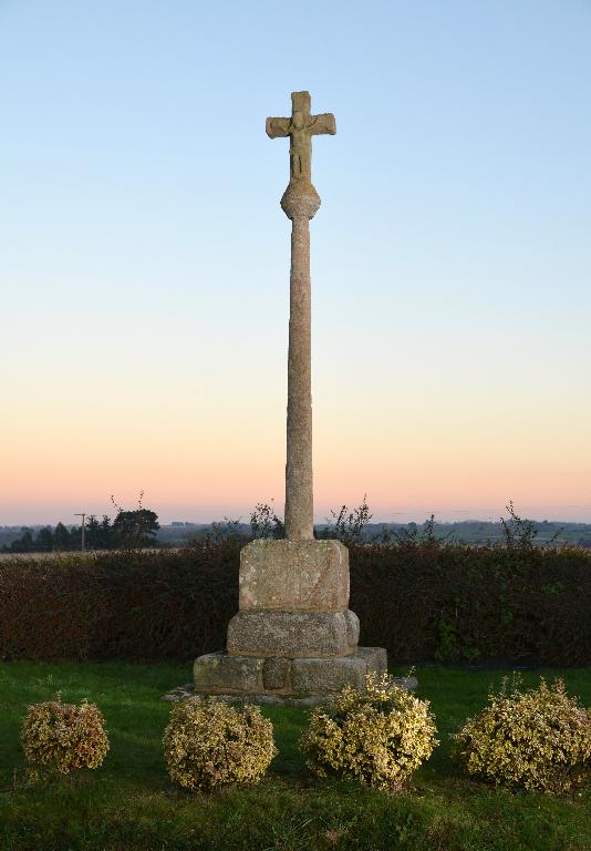 Croix de chemin, au nord de Bertu (Mantallot)